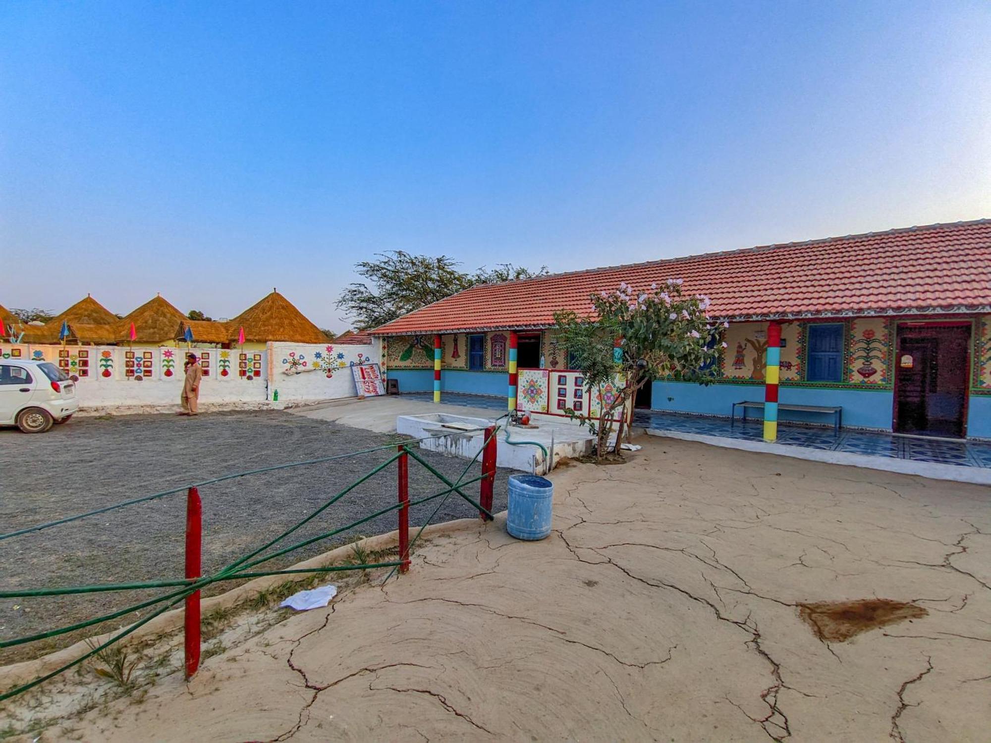 White Land Villagestay Dhordo Buitenkant foto